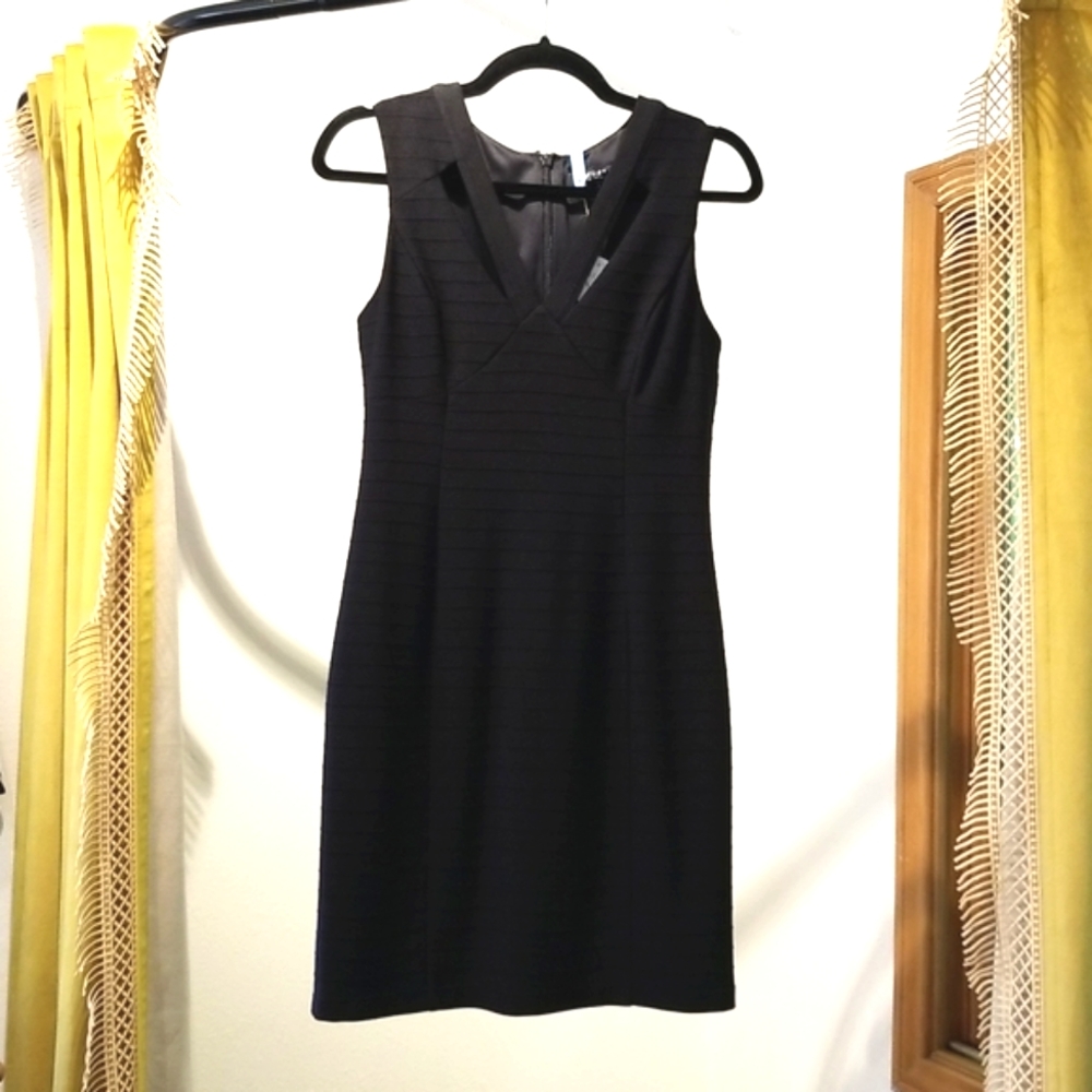 EUC GUESS Black Size 6 bodycon dress